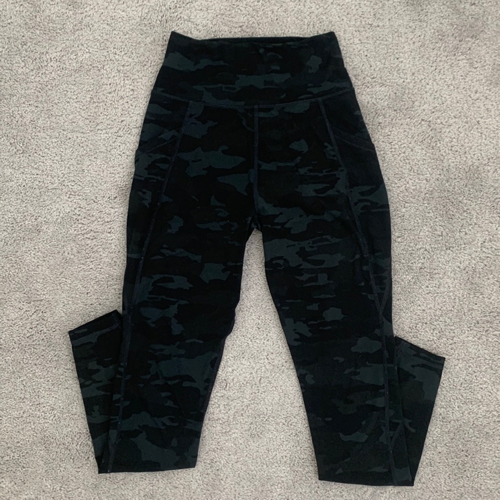 Alphalete 28”  Camo Surface Pocket Legging Size Small